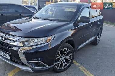 Внедорожник / Кроссовер Mitsubishi Outlander 2016 в 