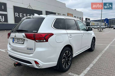 Внедорожник / Кроссовер Mitsubishi Outlander 2017 в 