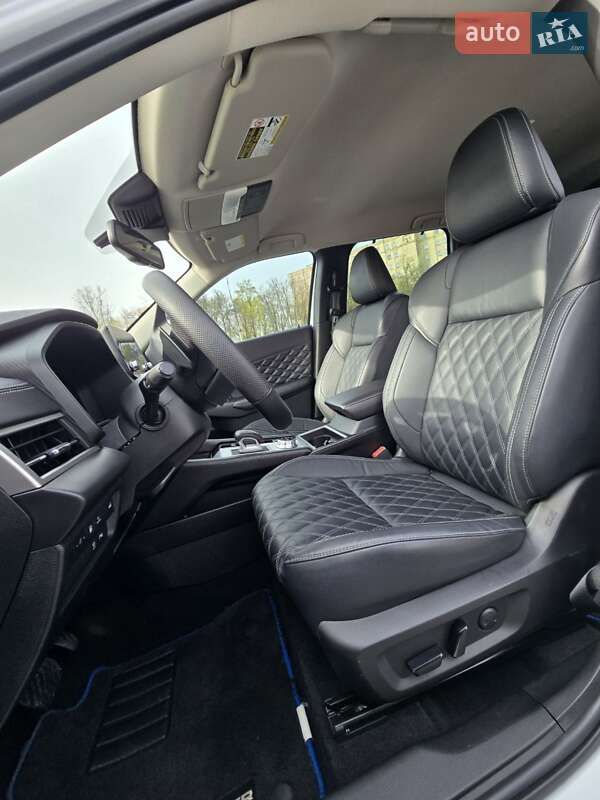 Позашляховик / Кросовер Mitsubishi Outlander 2023 в Харкові