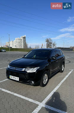 Внедорожник / Кроссовер Mitsubishi Outlander 2014 в 