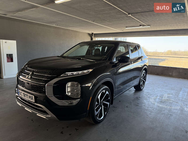 Внедорожник / Кроссовер Mitsubishi Outlander 2023 в 