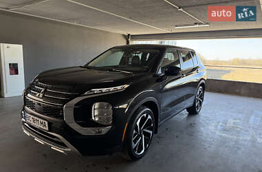 Внедорожник / Кроссовер Mitsubishi Outlander 2023 в 
