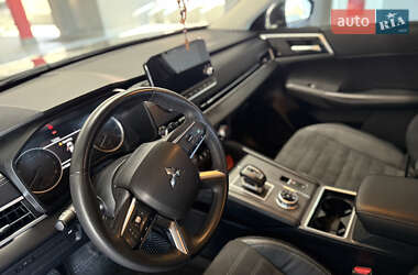 Внедорожник / Кроссовер Mitsubishi Outlander 2023 в 