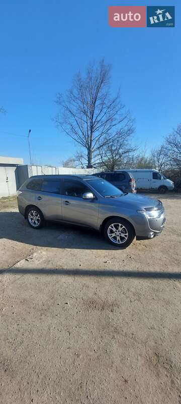 Позашляховик / Кросовер Mitsubishi Outlander 2012 в Полтаві