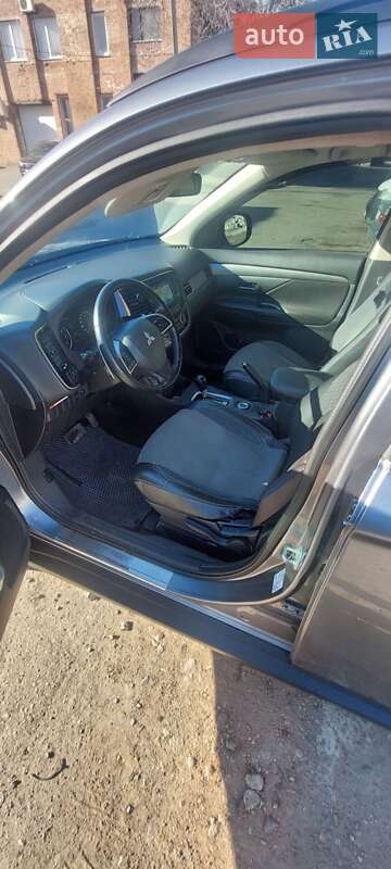 Позашляховик / Кросовер Mitsubishi Outlander 2012 в Полтаві