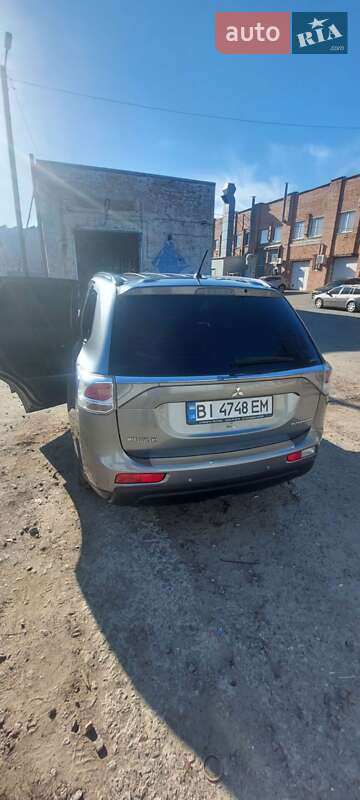 Позашляховик / Кросовер Mitsubishi Outlander 2012 в Полтаві