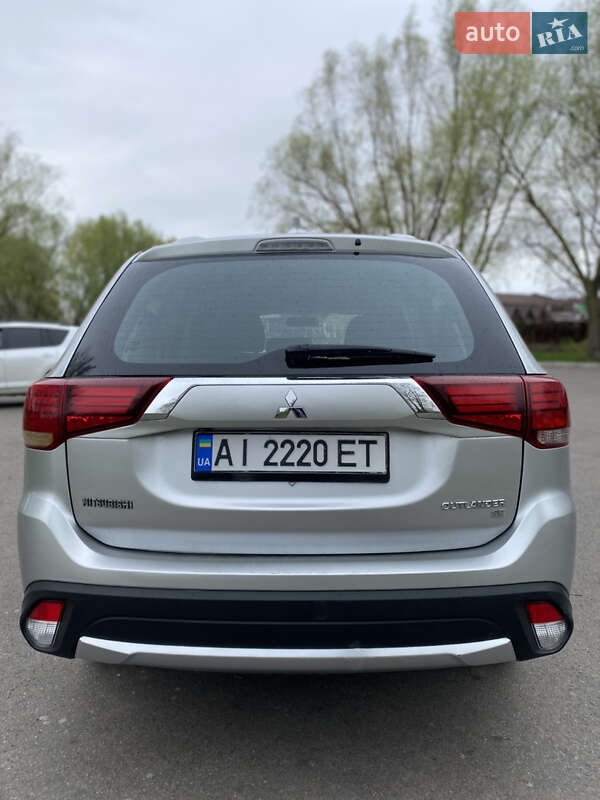 Позашляховик / Кросовер Mitsubishi Outlander 2018 в Борисполі
