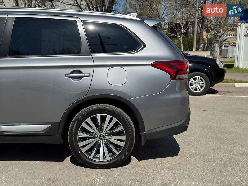 Позашляховик / Кросовер Mitsubishi Outlander 2019 в Запоріжжі