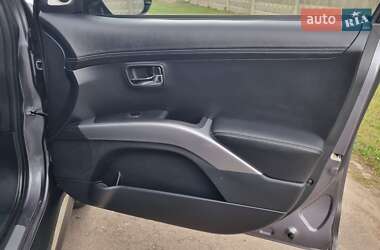 Внедорожник / Кроссовер Mitsubishi Outlander 2010 в 