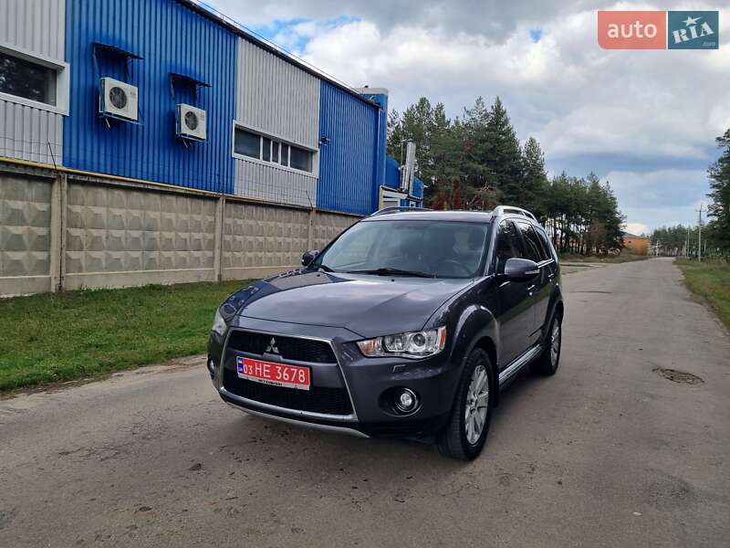 Внедорожник / Кроссовер Mitsubishi Outlander 2010 в 