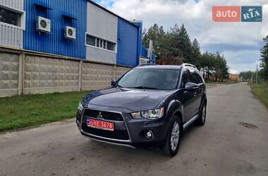 Внедорожник / Кроссовер Mitsubishi Outlander 2010 в 