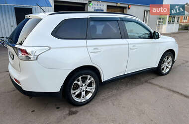 Внедорожник / Кроссовер Mitsubishi Outlander 2013 в 