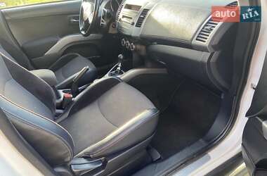 Позашляховик / Кросовер Mitsubishi Outlander 2009 в 