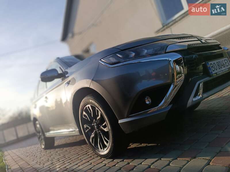 Позашляховик / Кросовер Mitsubishi Outlander 2018 в Тернополі