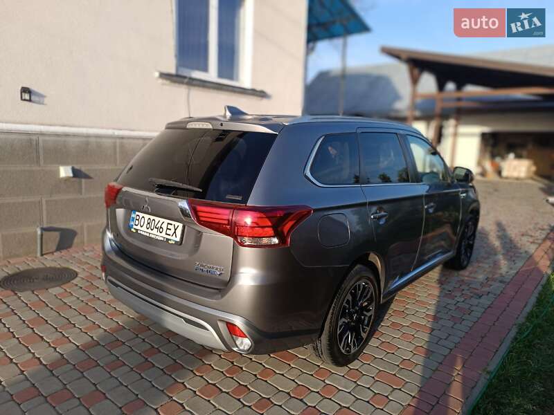 Позашляховик / Кросовер Mitsubishi Outlander 2018 в Тернополі