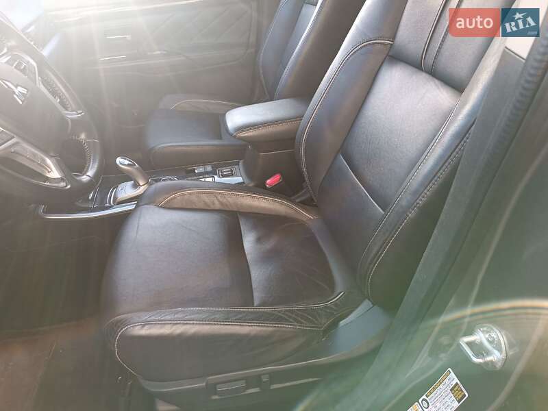 Позашляховик / Кросовер Mitsubishi Outlander 2018 в Тернополі