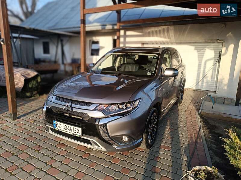 Позашляховик / Кросовер Mitsubishi Outlander 2018 в Тернополі