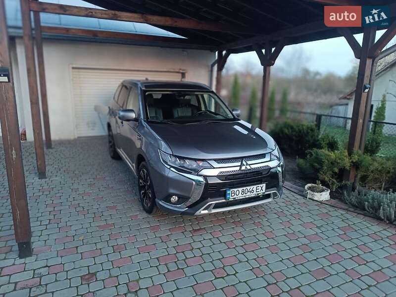 Позашляховик / Кросовер Mitsubishi Outlander 2018 в Тернополі