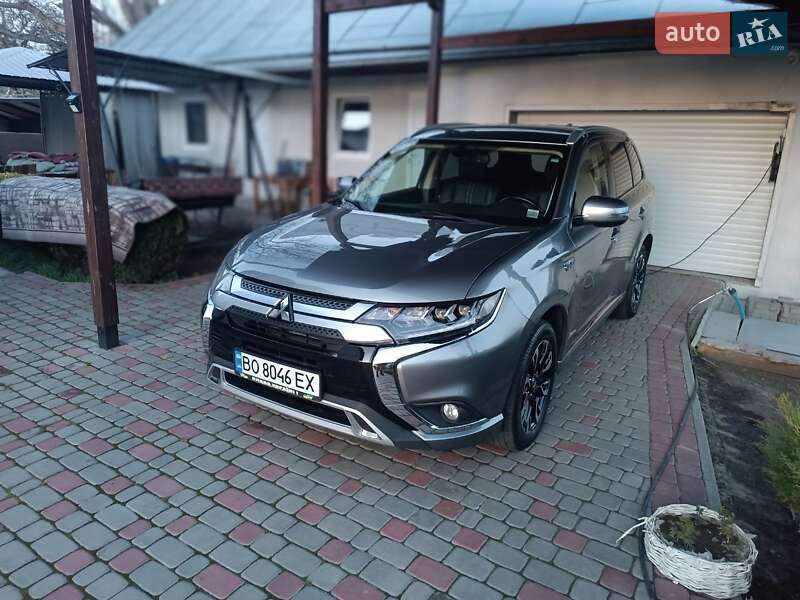 Позашляховик / Кросовер Mitsubishi Outlander 2018 в Тернополі