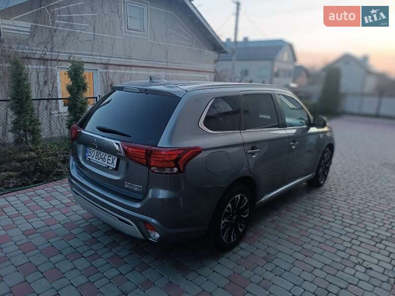 Позашляховик / Кросовер Mitsubishi Outlander 2018 в Тернополі