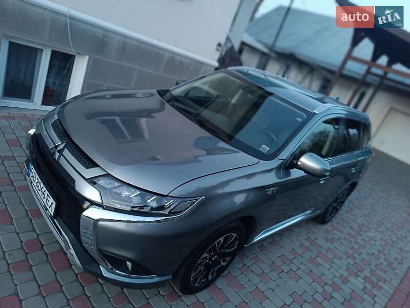 Позашляховик / Кросовер Mitsubishi Outlander 2018 в Тернополі