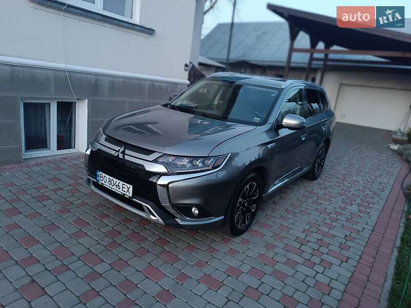 Позашляховик / Кросовер Mitsubishi Outlander 2018 в Тернополі