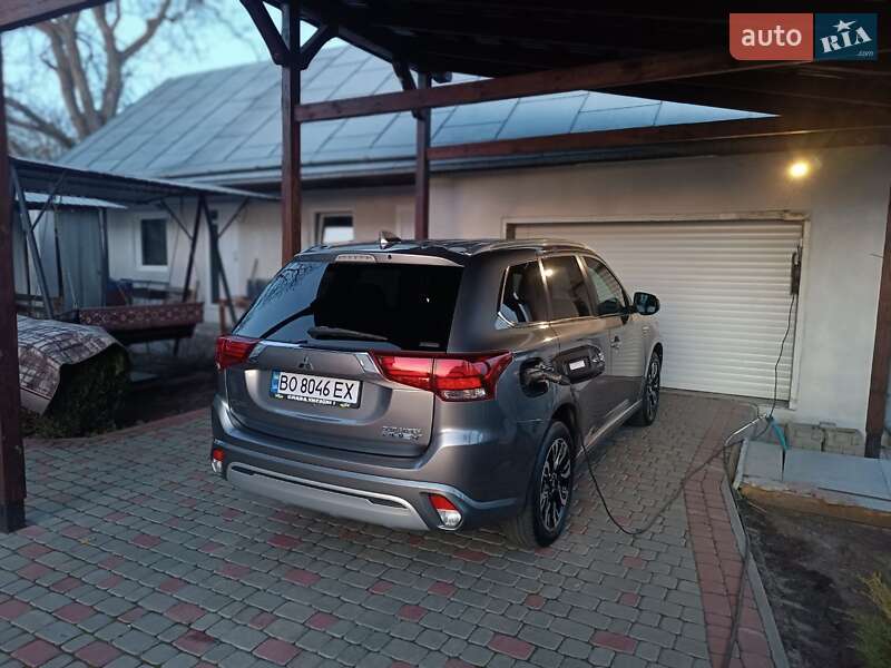 Позашляховик / Кросовер Mitsubishi Outlander 2018 в Тернополі