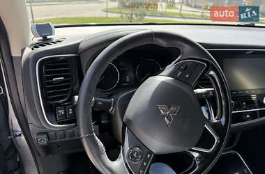 Внедорожник / Кроссовер Mitsubishi Outlander 2020 в 