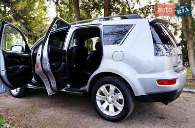 Внедорожник / Кроссовер Mitsubishi Outlander 2012 в 