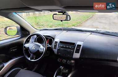 Внедорожник / Кроссовер Mitsubishi Outlander 2012 в 