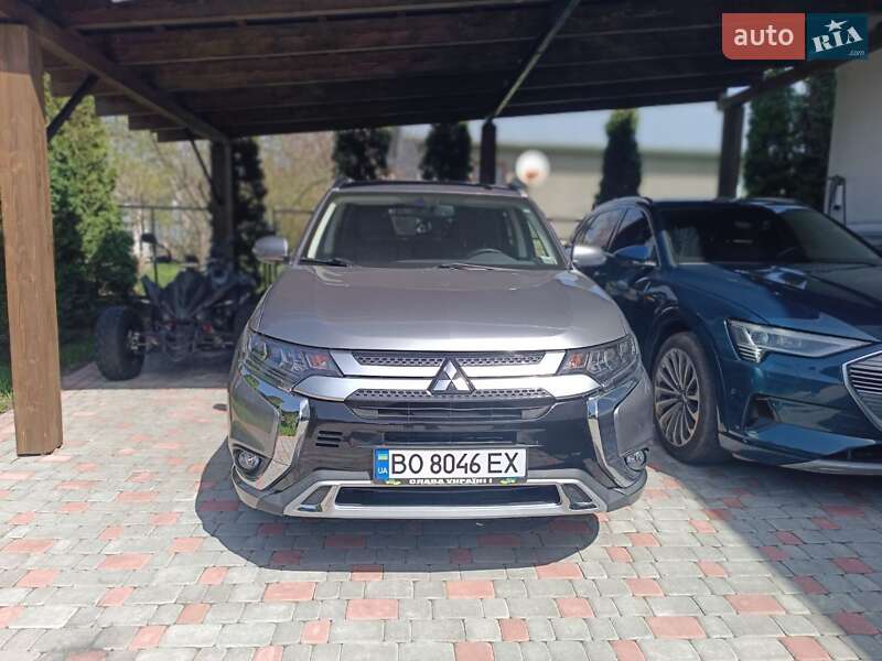 Позашляховик / Кросовер Mitsubishi Outlander 2018 в Тернополі