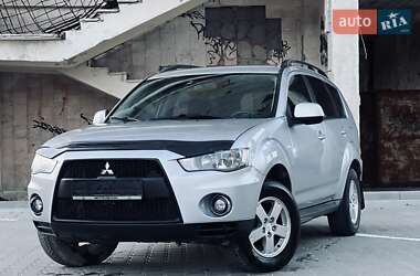 Внедорожник / Кроссовер Mitsubishi Outlander 2011 в 