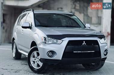 Внедорожник / Кроссовер Mitsubishi Outlander 2011 в 