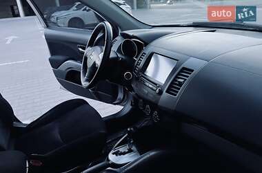 Внедорожник / Кроссовер Mitsubishi Outlander 2011 в 