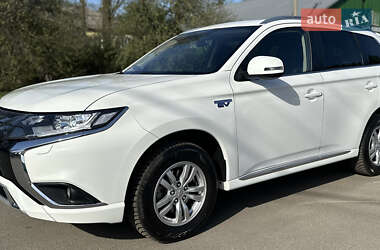 Позашляховик / Кросовер Mitsubishi Outlander 2020 в 