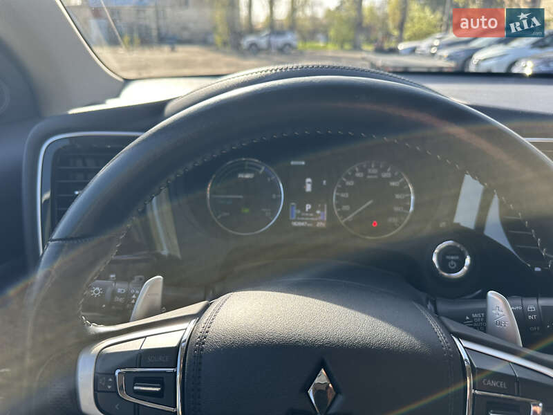 Внедорожник / Кроссовер Mitsubishi Outlander 2020 в Киеве