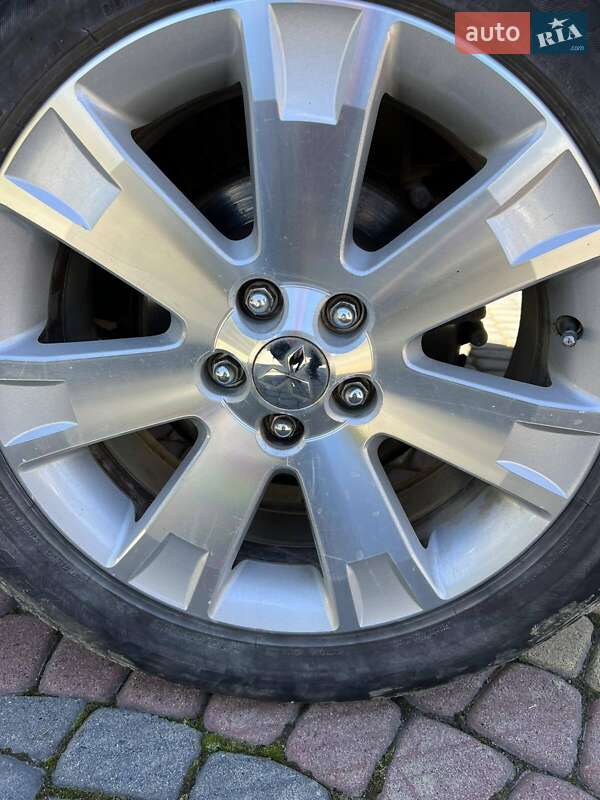 Внедорожник / Кроссовер Mitsubishi Outlander 2010 в Коломые