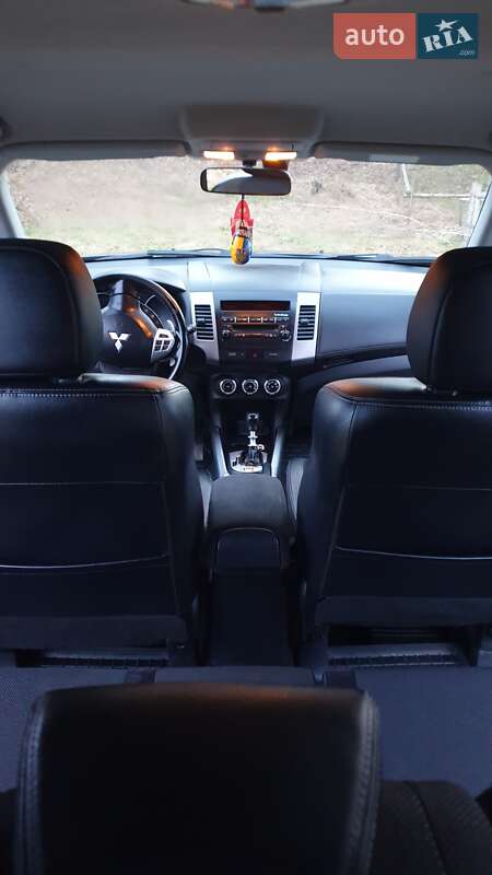 Внедорожник / Кроссовер Mitsubishi Outlander 2010 в Коломые