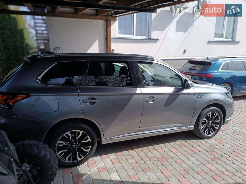 Позашляховик / Кросовер Mitsubishi Outlander 2018 в Тернополі