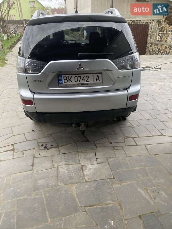 Внедорожник / Кроссовер Mitsubishi Outlander 2008 в Ровно
