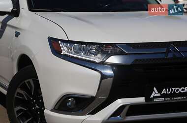 Внедорожник / Кроссовер Mitsubishi Outlander 2017 в 