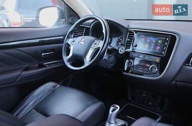 Внедорожник / Кроссовер Mitsubishi Outlander 2017 в 