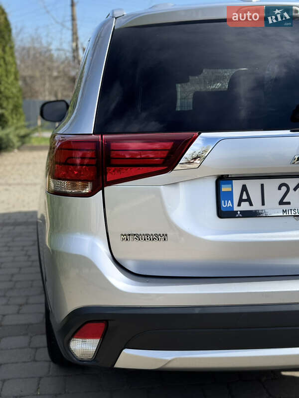 Внедорожник / Кроссовер Mitsubishi Outlander 2016 в Киеве