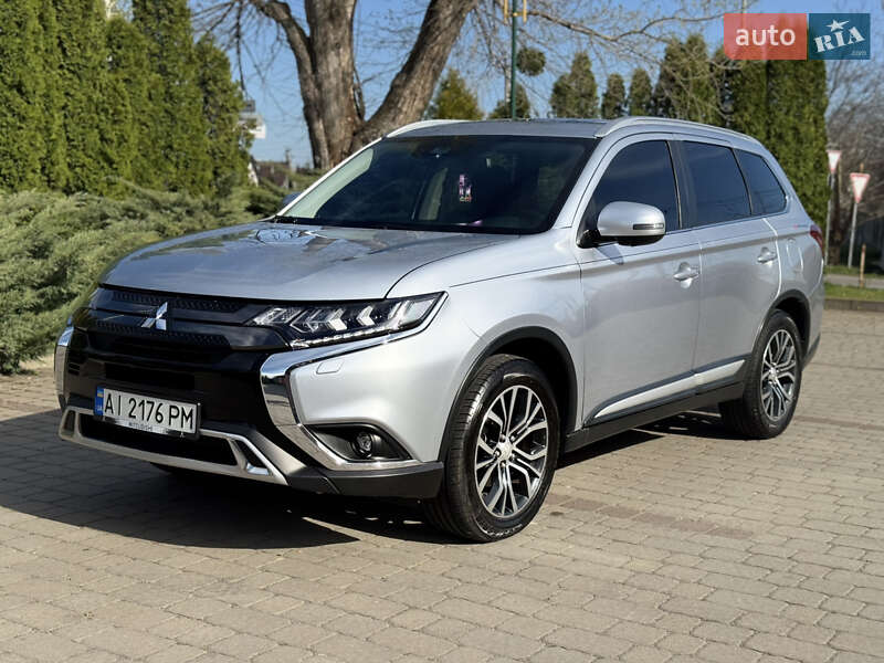 Внедорожник / Кроссовер Mitsubishi Outlander 2016 в Киеве