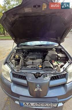 Внедорожник / Кроссовер Mitsubishi Outlander 2009 в 