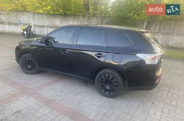 Внедорожник / Кроссовер Mitsubishi Outlander 2015 в 