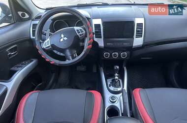 Внедорожник / Кроссовер Mitsubishi Outlander 2010 в 