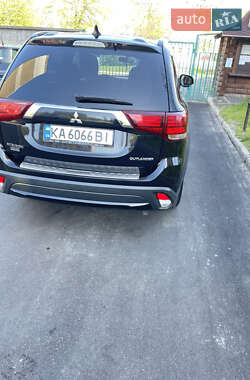 Внедорожник / Кроссовер Mitsubishi Outlander 2018 в 