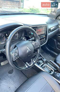 Внедорожник / Кроссовер Mitsubishi Outlander 2018 в 