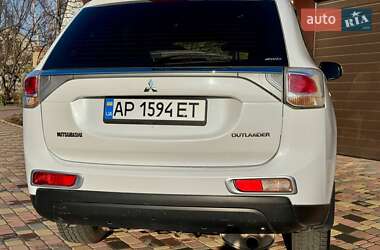 Внедорожник / Кроссовер Mitsubishi Outlander 2012 в 